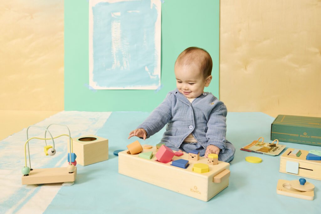 Panda_Lets-Explore baby playing with kiwiCo eductional toys for kiwico Review